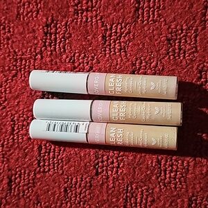 Lots of 3 Cover Girl Clean fresh hydrating concealer